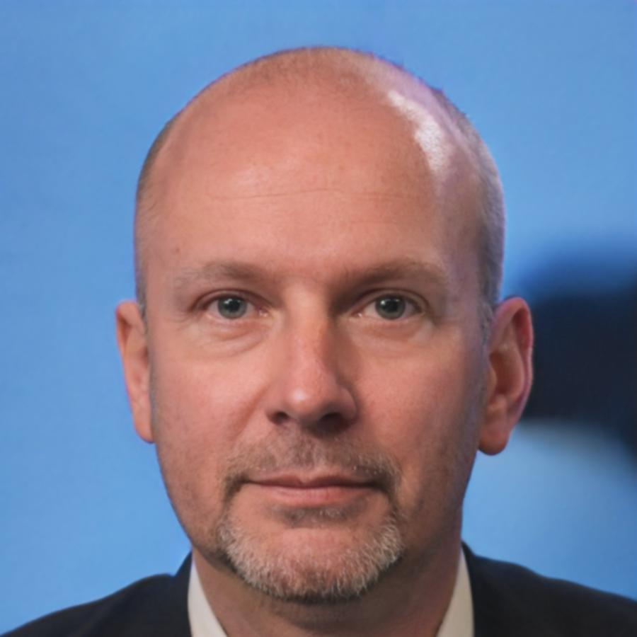 Ritratto di Luca Farinelli